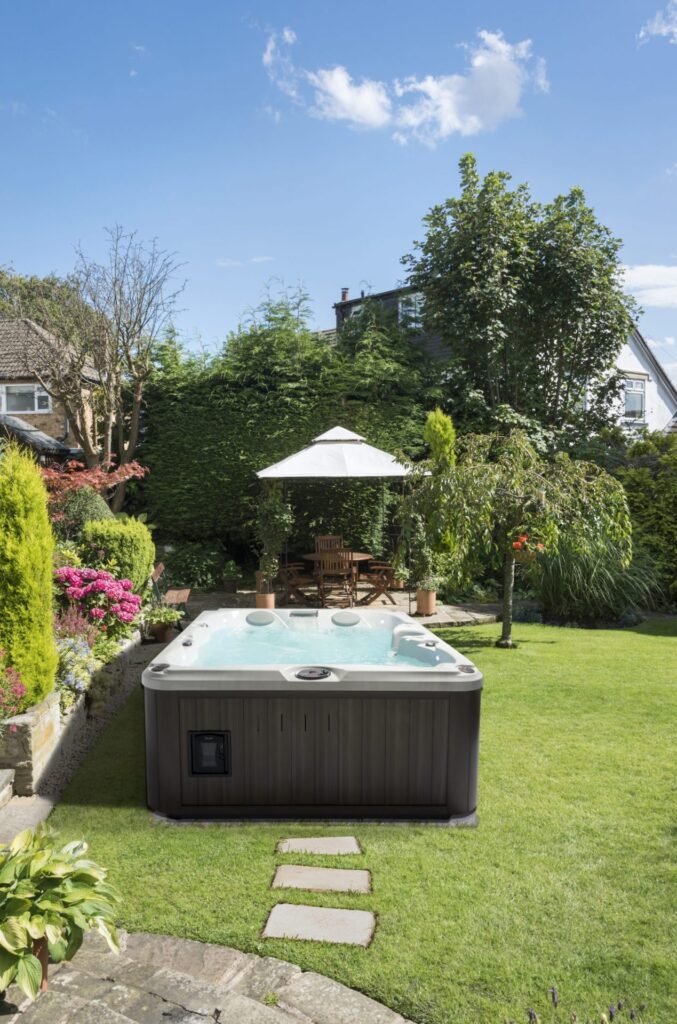 ג'קוזי לבחוץ דגם J-225