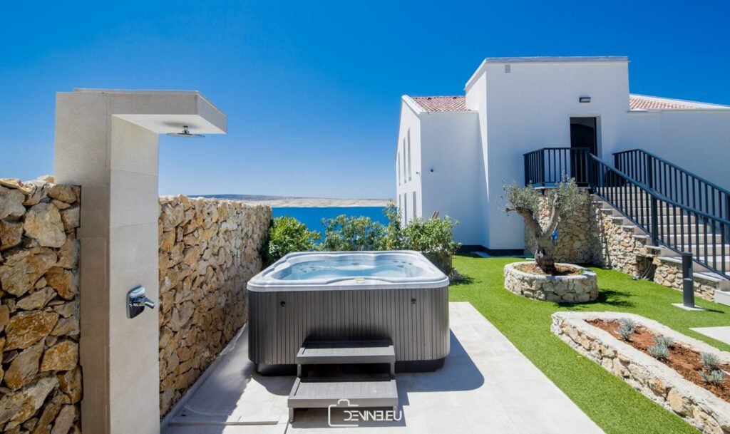 ג'קוזי דגם LODGE M