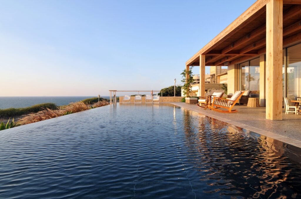 בריכת גלישה אינפיניטי עם רצפה הידראולית