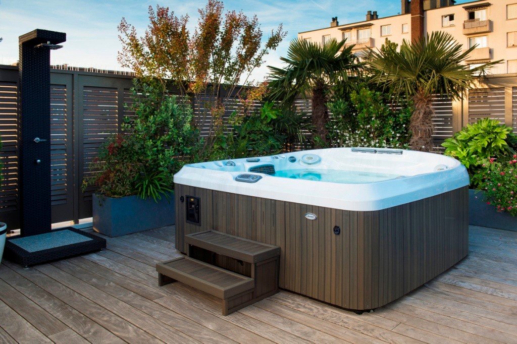 ג'קוזי לבחוץ דגם J-480