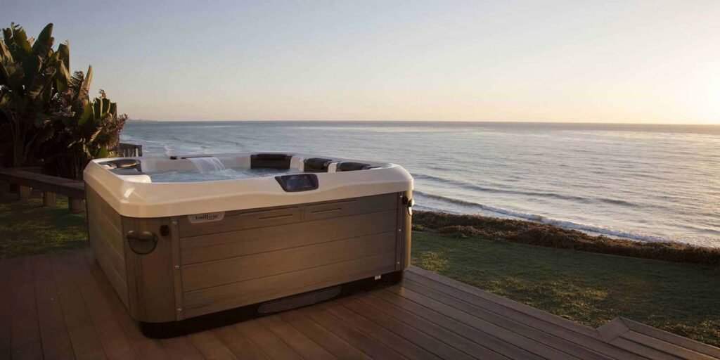 emerald-outdoor-living--lifestyle--r-series