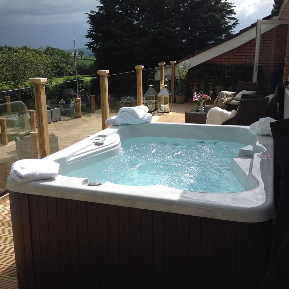 "ג'קוזי IRIS מ Artesian Spa"