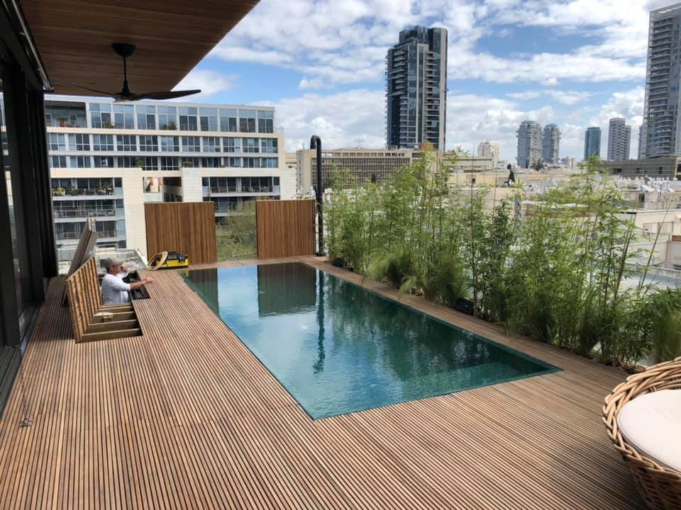 בריכת נירוסטה שקועה בדק בתל אביב