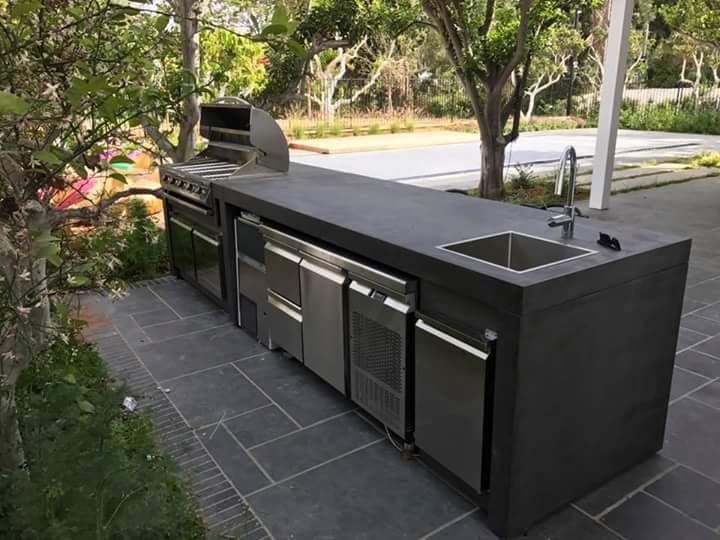 גריל 3 מבערים 36W במטבח חוץ משולב בטון