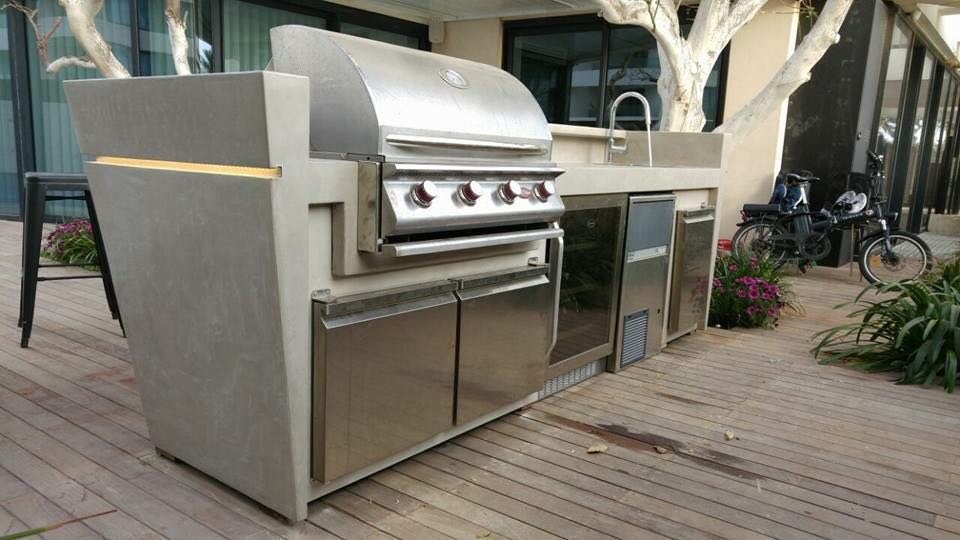 מטבח לבחוץ עם גריל 4 מבערים קונבנציונאלי