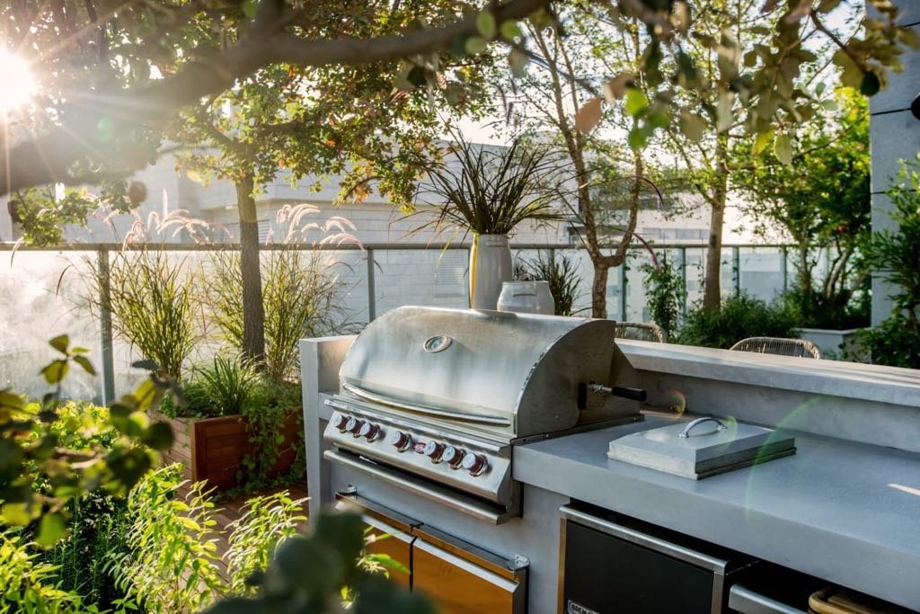 מטבח חוץ עם גריל 5 מבערים קונבנציונאלי