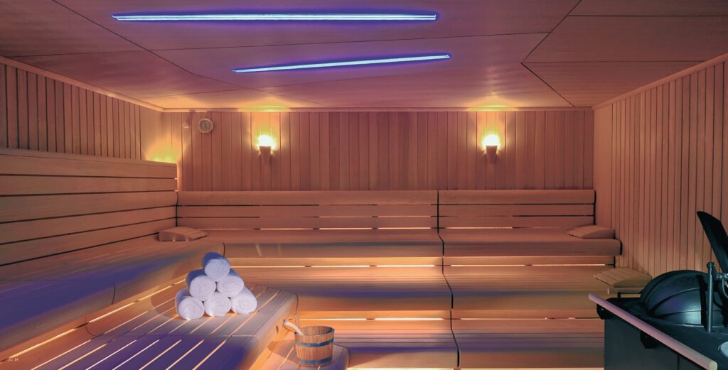 סאונה יבשה Klafs Primium בחיפוי פנלים המלוק ורטיקאליים